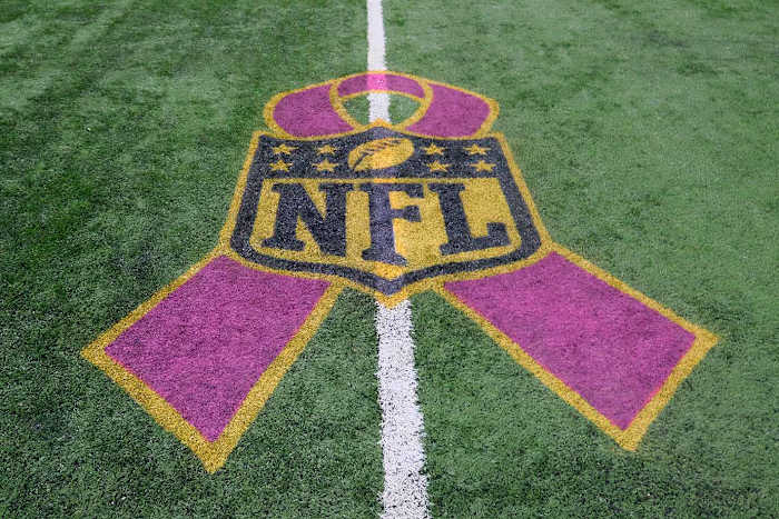2015-NFL-Pink-October-field-logo-WIRE000071311.jpg
